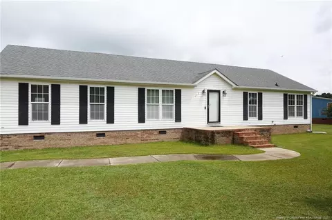 110 Apache Cir, Parkton, NC 28371 photo 3
