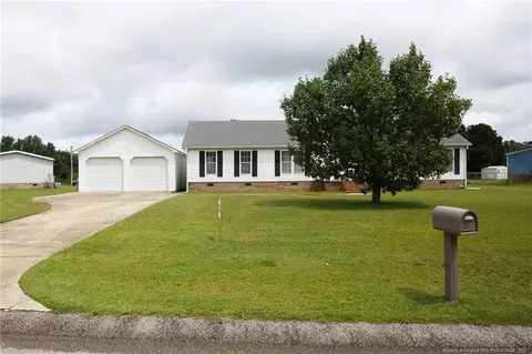 110 Apache Cir, Parkton, NC 28371 photo 1