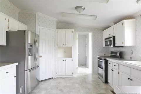 110 Apache Cir, Parkton, NC 28371 photo 9