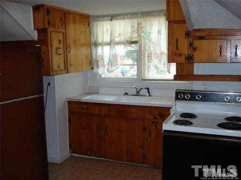 400 E Hill St, Benson, NC 27504 photo 23