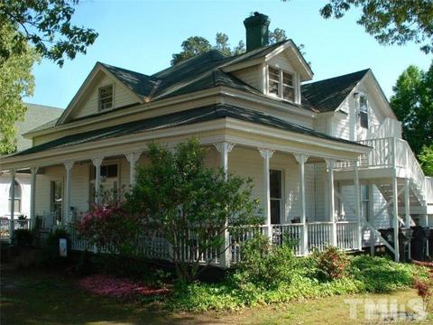 400 E Hill St, Benson, NC 27504 photo 2