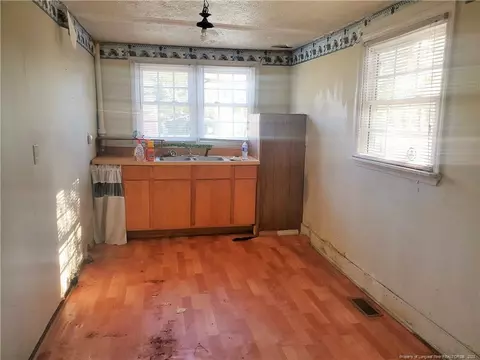 105 N 3rd St, Maxton, NC 28364 photo 4