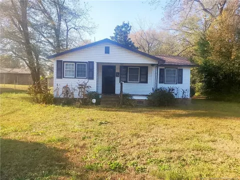 105 N 3rd St, Maxton, NC 28364 photo 2