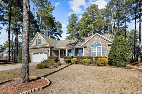 31 Weeping Pine Ct, Spring Lake, NC 28390 photo 2