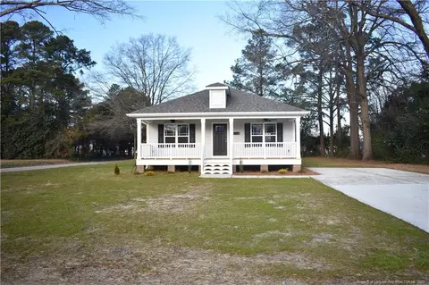 609 E Pearsall St, Dunn, NC 28334 photo 2