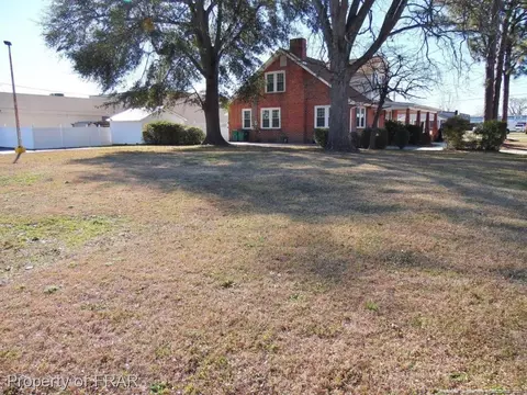406 E 3rd St, Lumberton, NC 28358 photo 3