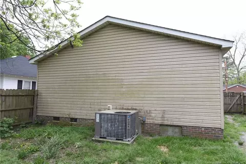 515 E 8th St, Lumberton, NC 28358 photo 2