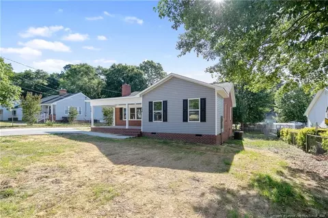 208 N Wright St, Raeford, NC 28376 photo 3
