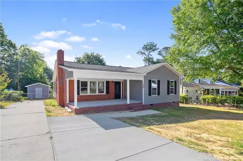 208 N Wright St, Raeford, NC 28376 photo 2