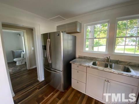 103 E I St, Erwin, NC 28339 photo 4