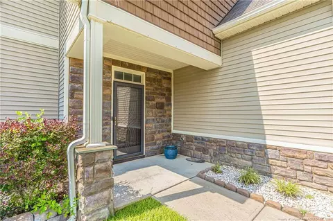 646 Heathrow Dr, Spring Lake, NC 28390 photo 2