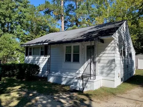 804 Saunders St, Raeford, NC 28376