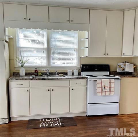 301 E D St, Erwin, NC 28339 photo 9