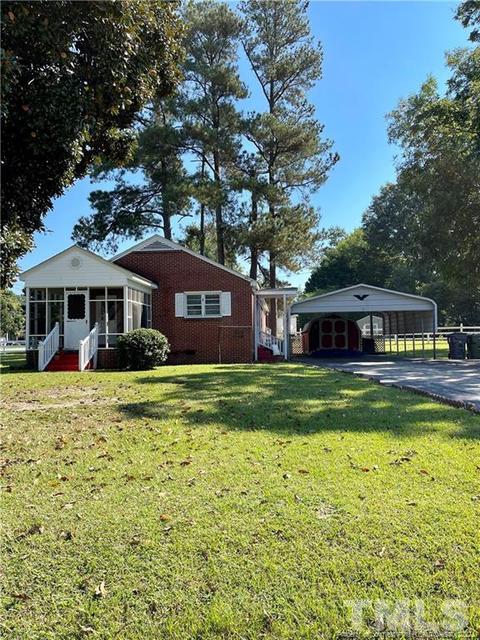301 E D St, Erwin, NC 28339 photo 4
