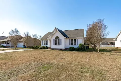 709 Maple Ave, Dunn, NC 28334 photo 2