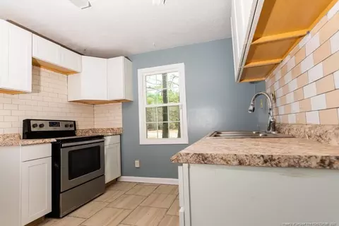 802 S Patterson St, Maxton, NC 28364 photo 6