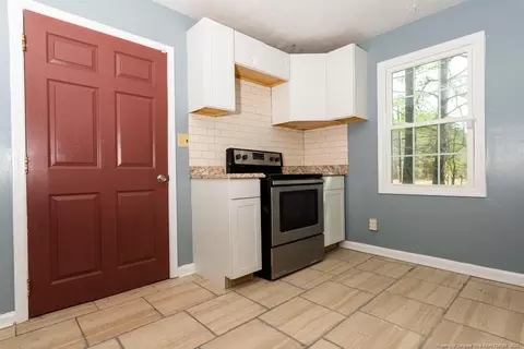802 S Patterson St, Maxton, NC 28364 photo 9