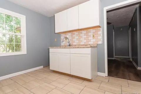 802 S Patterson St, Maxton, NC 28364 photo 7