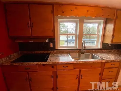 103 N 12th St, Erwin, NC 28339 photo 3