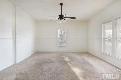 305 E Morgan St, Benson, NC 27504 photo 2