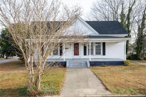 305 E Morgan St, Benson, NC 27504 photo 1