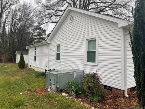 119 Joy St, Dunn, NC 28334 photo 2