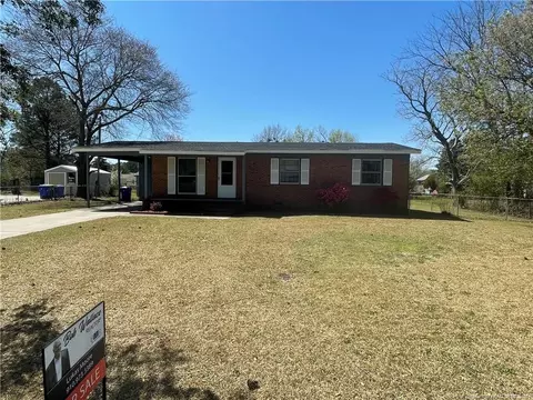 618 Goodyear Dr, Spring Lake, NC 28390 photo 2