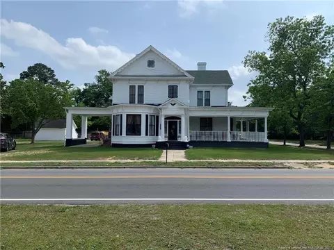 209 W Central St, Maxton, NC 28364 photo 1