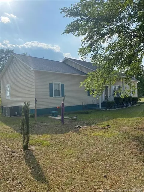92 Jacks Dr, Maxton, NC 28364 photo 2