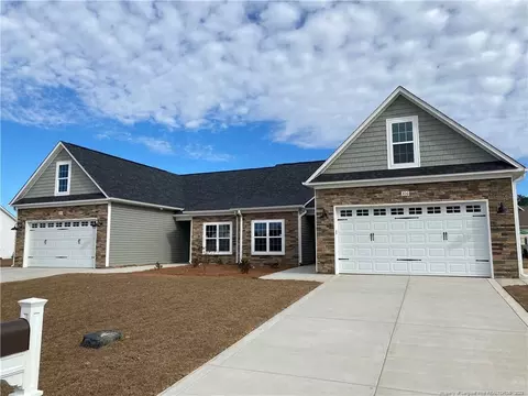 306 Oak Pointe Cir E, Lumberton, NC 28358 photo 1