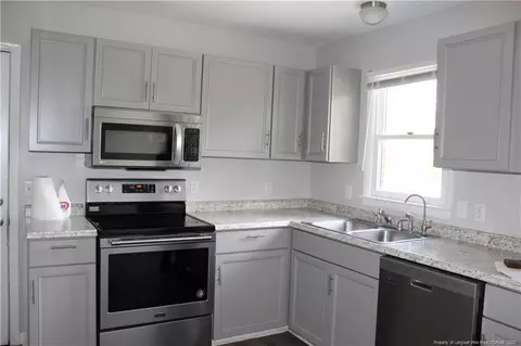 218 Eppingdale Dr, Spring Lake, NC 28390 photo 5