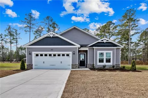 102 Pine Needle Dr, Salemburg, NC 28385