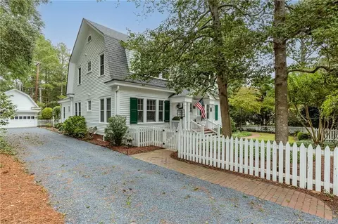 205 Cherokee Rd, Pinehurst, NC 28374 photo 2