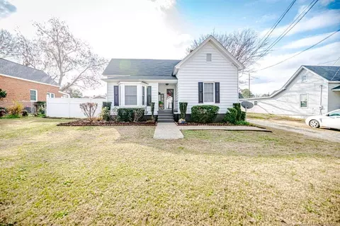 309 W K St, Erwin, NC 28339 photo 4