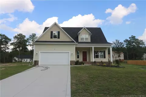 102 Black Oak Pl, Spring Lake, NC 28390