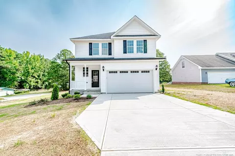 139 Red Oak Dr, Spring Lake, NC 28390