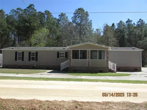 218 Woodlief Dr, Elizabethtown, NC 28337