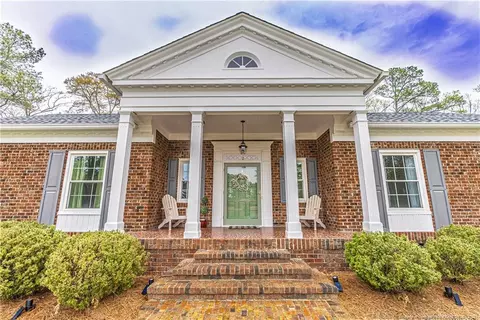 306 Lake Dr, Clinton, NC 28328