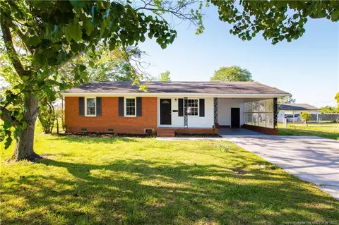 305 W B St, Erwin, NC 28339 photo 2