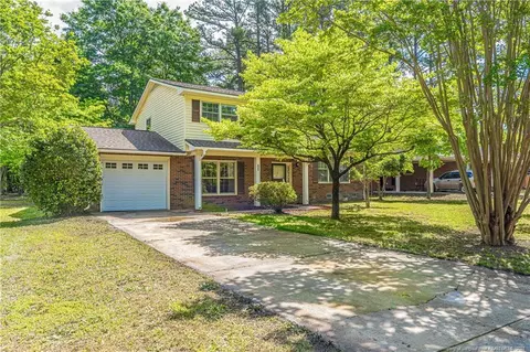 746 Goodyear Dr, Spring Lake, NC 28390