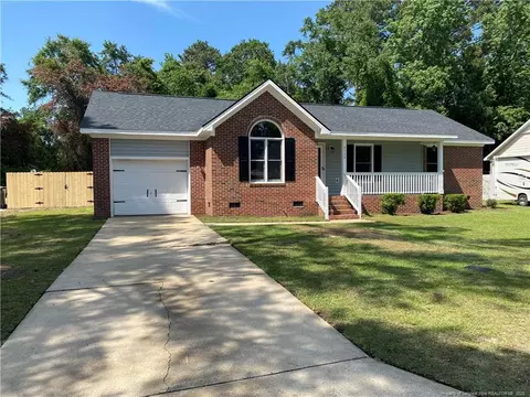 4320 Falls Dr, Hope Mills, NC 28348