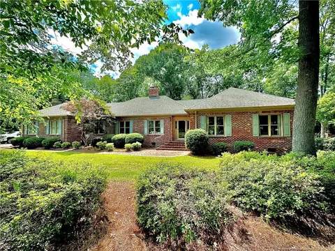 209 Walnut Cove Dr, Lumberton, NC 28358