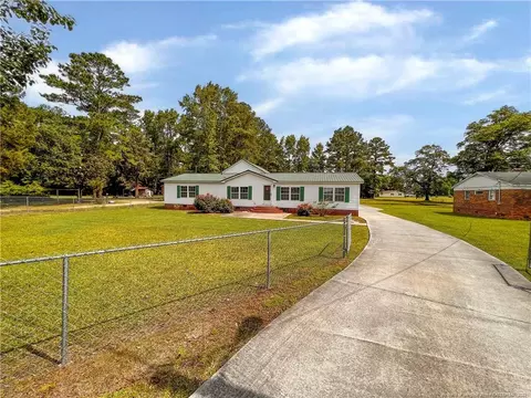 74 Decker Rd, Saint Pauls, NC 28384