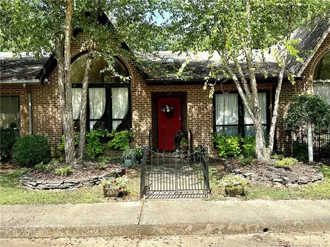 501 Apple Ln, Sanford, NC 27330