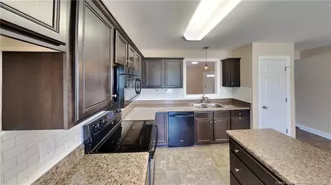206 Bishop Ln, Dunn, NC 28334 photo 5