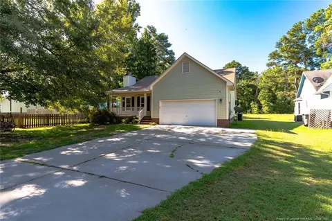 6233 Hedingham Dr, Hope Mills, NC 28348