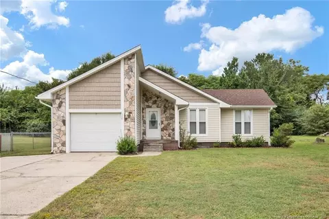 6338 Hawfield Dr, Fayetteville, NC 28303