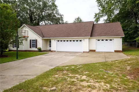 2904 Lois Cir, Eastover, NC 28312