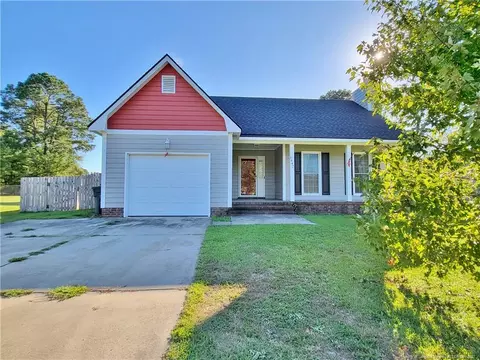 6447 Bailey Lake Rd, Fayetteville, NC 28304
