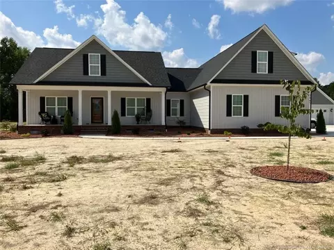 3465 Wade Stedman, Wade, NC 28395